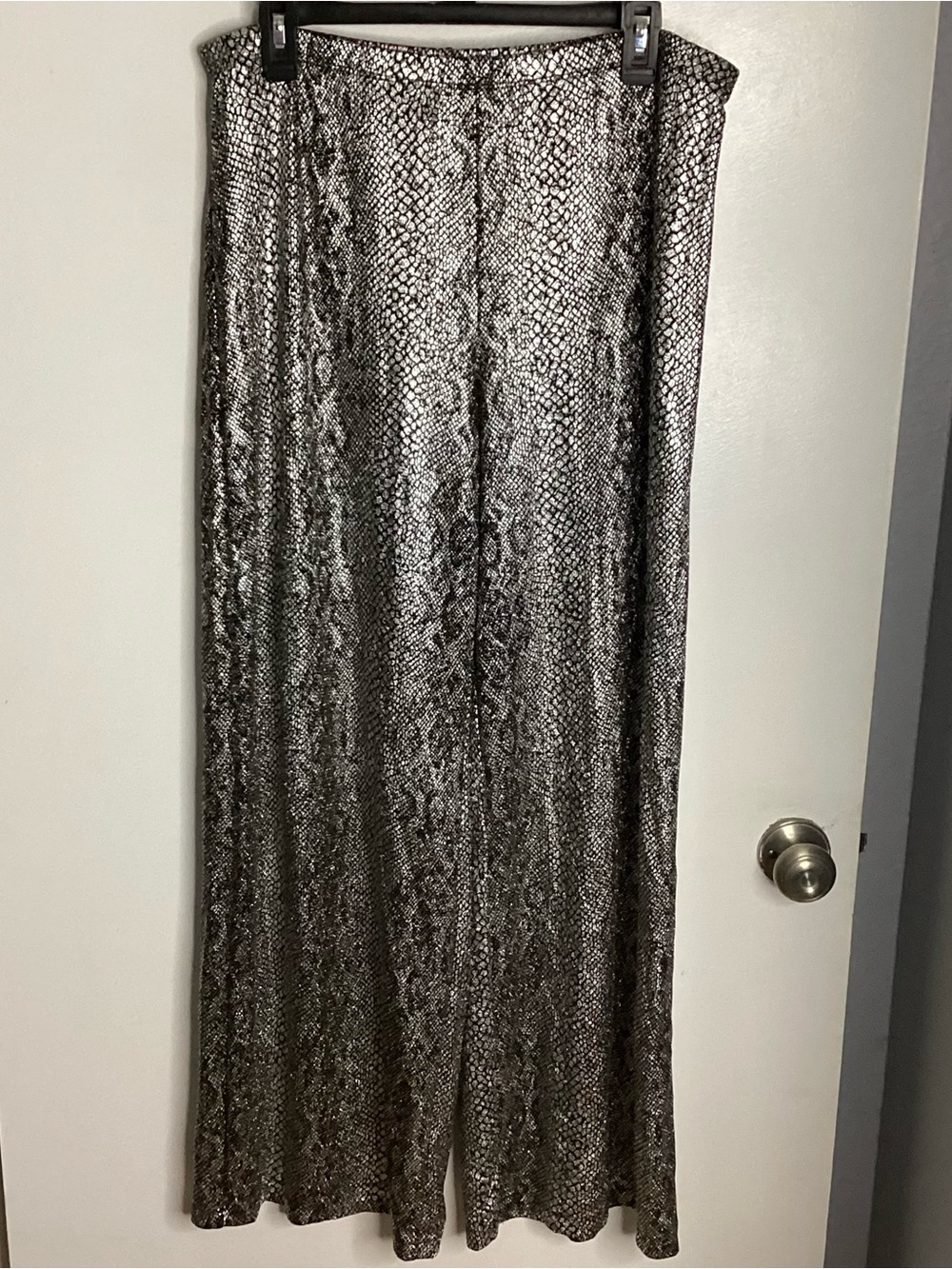 NWOT Wide-Leg Snake Print Metallic Pants in Silver and Black XL
